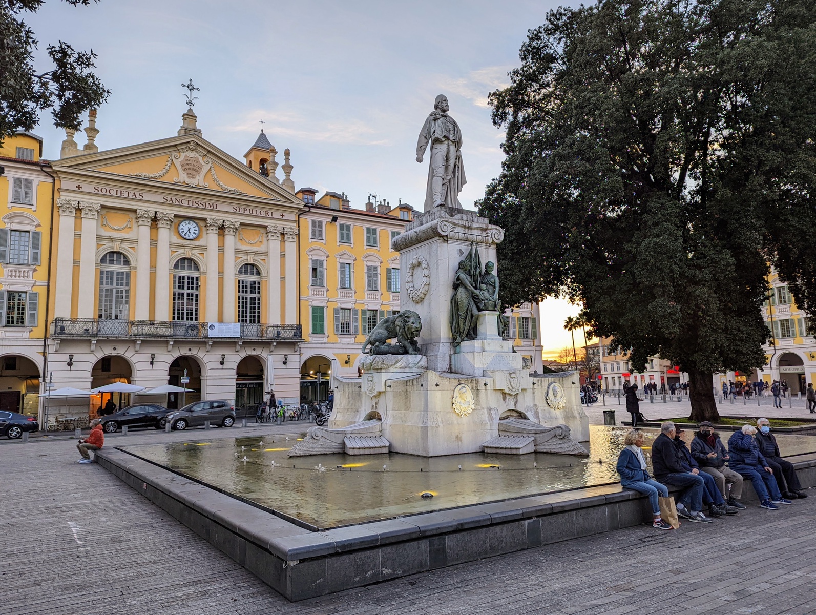 Place Garibaldi with Garibaldi Monument