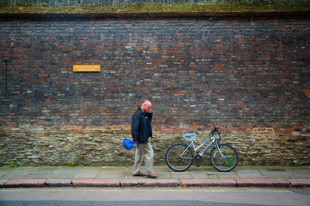 Please do not lean your bicycle against this wall again